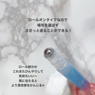 【暑い夏にはこれを持ち運べっ！！！】
⁡
🪞Coolist
    アセダレーヌ
    アクアシャンプーの香り
    8ml/¥880(税込）
⁡
汗が止まらない！
体臭を抑えたい！
夏ならでわの悩みが耐えないそこのレディーたち！
⁡
おすすめアイテム紹介しちゃう😍😍
(提供とかじゃないよ✋笑)
⁡
⁡
首筋やおでこ、、、
腕などスッキリしたい部分にささっと狙い撃ち！
ロールオンタイプなので、
場所を選ばずスルスル塗れるし
時間が無い時でもササッと
塗れちゃうひえひえアイテム！
⁡
香りもThe汗ふきシートみたいな香りではなく
優しくふわっとシャンプーのような香りが
するだけなので使いやすい♡
⁡
塗る瞬間もロール銀銀のところでひんやり感じで
その後、スースーかんじるの> < ♡
(扇風機とかクーラーの風に当たると
よりスースーして気持ちいい)
⁡
コンパクトなので荷物にならないから
ポイッとどこにでも𝙸𝙽しておいて
好きな時に暑さ対策を😙😙
⁡
私はこの夏これを相棒にしてのりきるよっ！
⁡
気になった方は是非チェックしてみてね✋♡
⁡
最後まで読んで頂きありがとうございました☺️
・
#Coolist #アセダレーヌ #ひえひえアイテム
#夏バテ防止グッズ#塗るネッククーラー
#夏コスメ＃夏の必需
#コスメ好き #コスメマニア 
#コスメレポ #コスメレビュー
#コスメオタク #スウォッチ
#コスメ好きな人と繋がりたい
 #爽やかボディケア の画像 その2