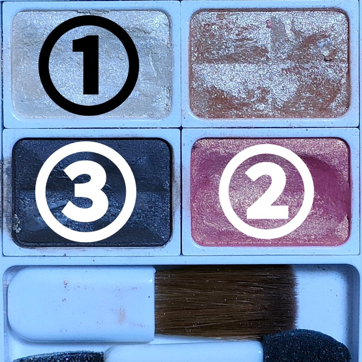 アイ グリッター/ANNA SUI/単色アイシャドウを使ったクチコミ(4枚目)