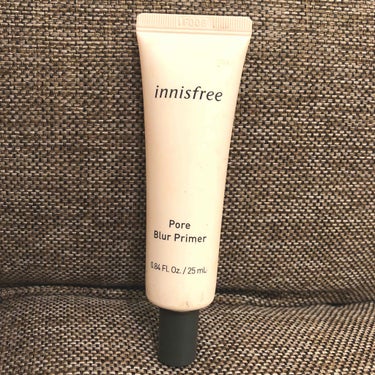 
今年になって買いはじめた
innisfree！イニスフリー！
路面店が職場の近くにあるので、ちょくちょく
通っています🚶‍♂️笑

Twitterで気になってた、毛穴が消えるという
ポアブラープライマ