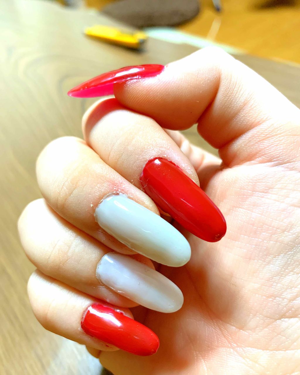 みーちゃん on LIPS 「出かける前に急ぎめでネイルしたのでちょっと雑です……やっと長期..」(1枚目)