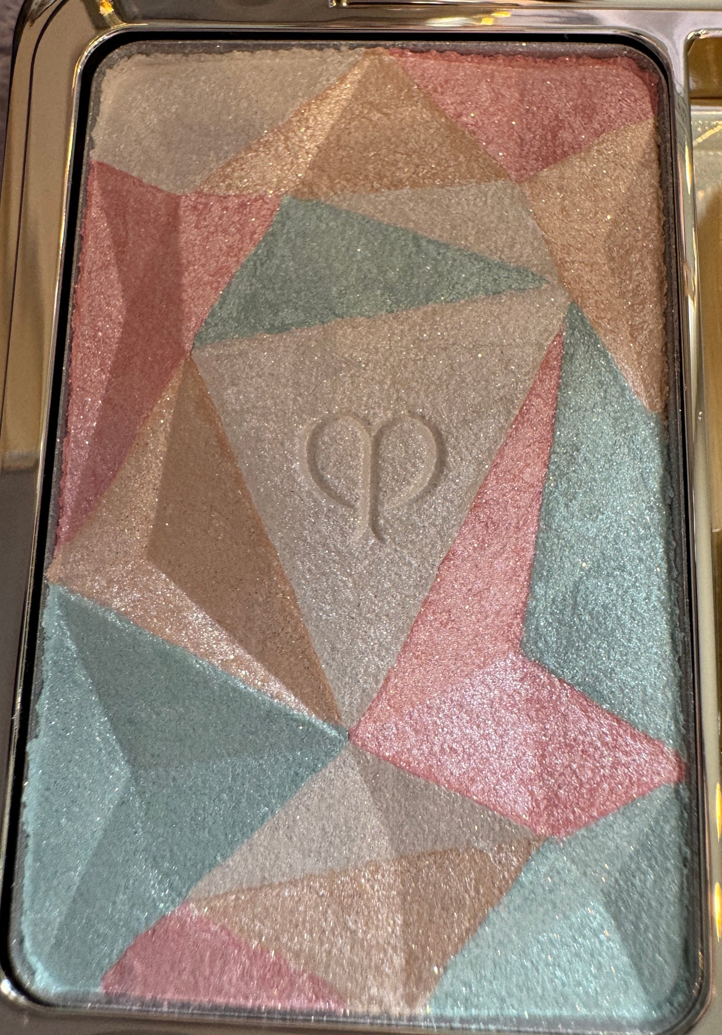 ル・レオスールデクラ /クレ・ド・ポー ボーテ/パウダーハイライトを使ったクチコミ(2枚目)