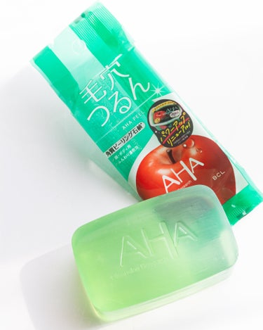 リニューアル🧼🍏洗うたび つるつる肌
.
.
.
🪧 クレンジングリサーチ ソープ AHA&ピール 
 
 
ロングセラーアイテムで 
前からあるケースに入ったのが
印象的だった このソープ🧼 
 
取