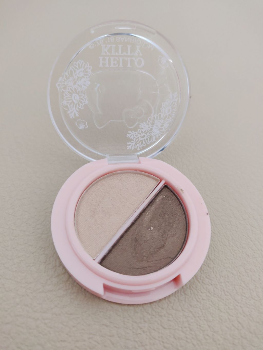 パウダーアイシャドウ ブルーミングキティ/DAISO/アイシャドウパレットを使ったクチコミ（1枚目）