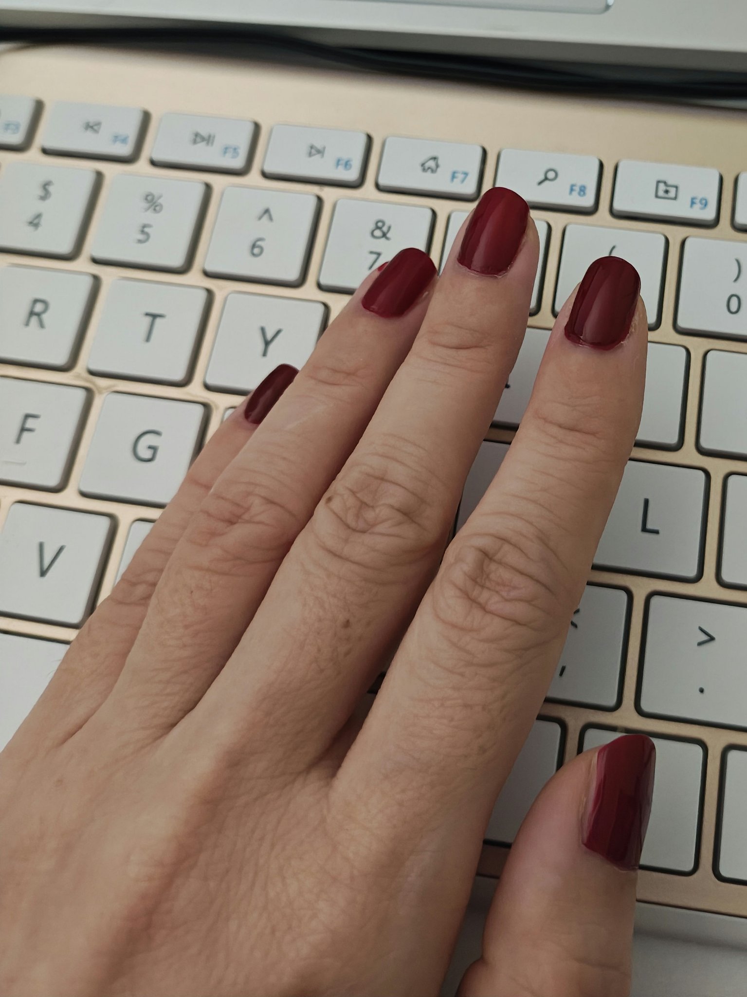 ディオール ヴェルニ 853 ルージュ トラファルガー/Dior/マニキュアを使ったクチコミ（2枚目）