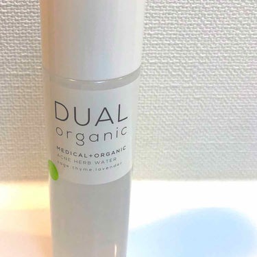 DUAL ORGANIC アクネハーブウォーターのクチコミ「ずっと使ってた化粧水がなくなり、試しに買ってみたコレ。
生理前後に現れるニキビが気になってたの.....」（1枚目）