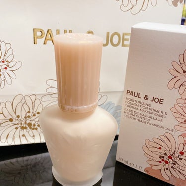 人気不動の下地 
PAUL &JOE モイスチュアライジングファンデーションプライマーS

念願の下地をゲットしました。
 私がメイクの際に下地を使い始めたのは
去年中頃からで、セザンヌのものを使ってい