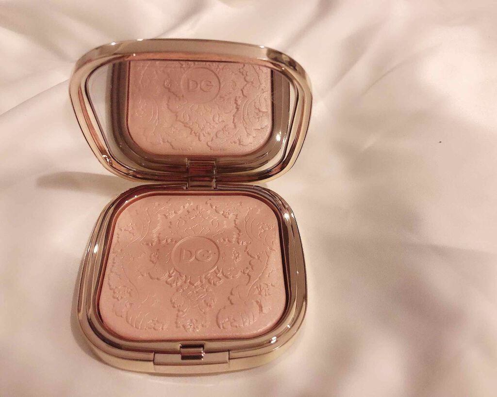 バロックライト ハイライティングパウダー/DOLCE&GABBANA BEAUTY/プレストパウダーを使ったクチコミ(2枚目)
