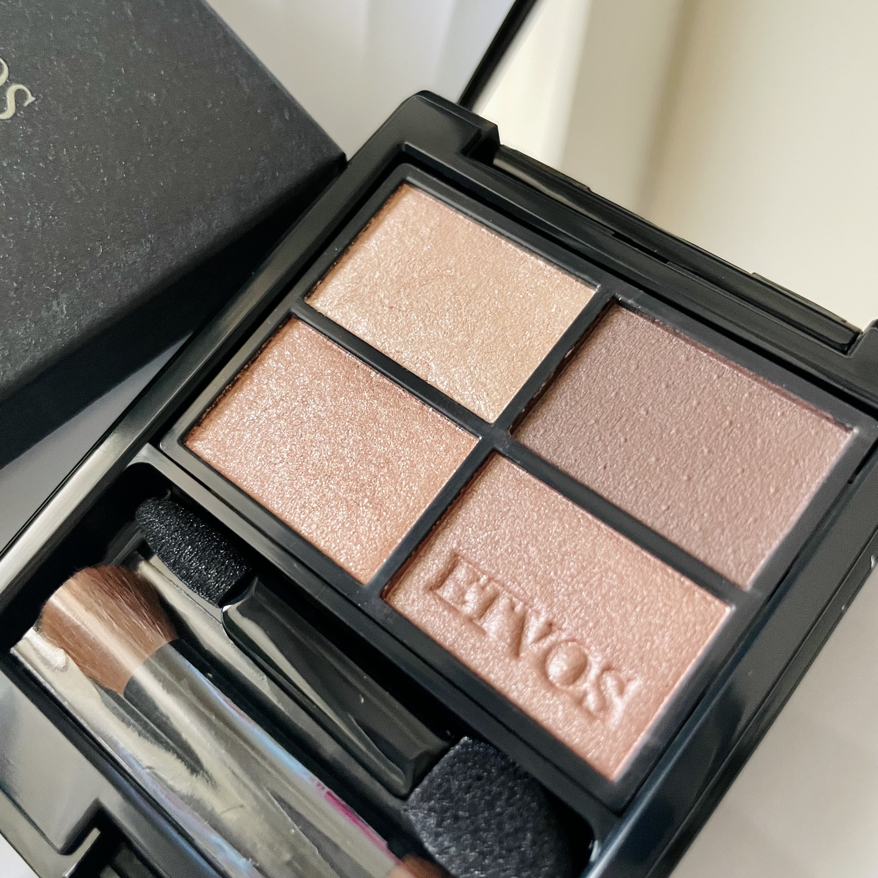 ミネラルクラッシィシャドー/エトヴォス/アイシャドウパレットを使ったクチコミ（2枚目）