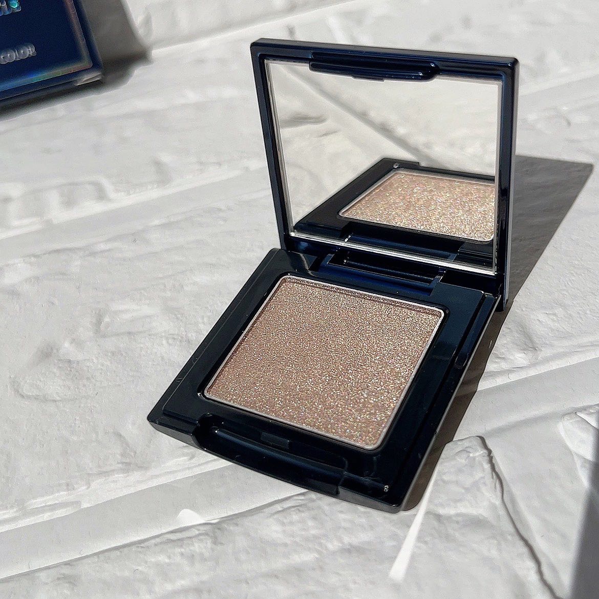 ラズル アイカラー 18 Leather/エレガンス ラズル /単色アイシャドウを使ったクチコミ（2枚目）