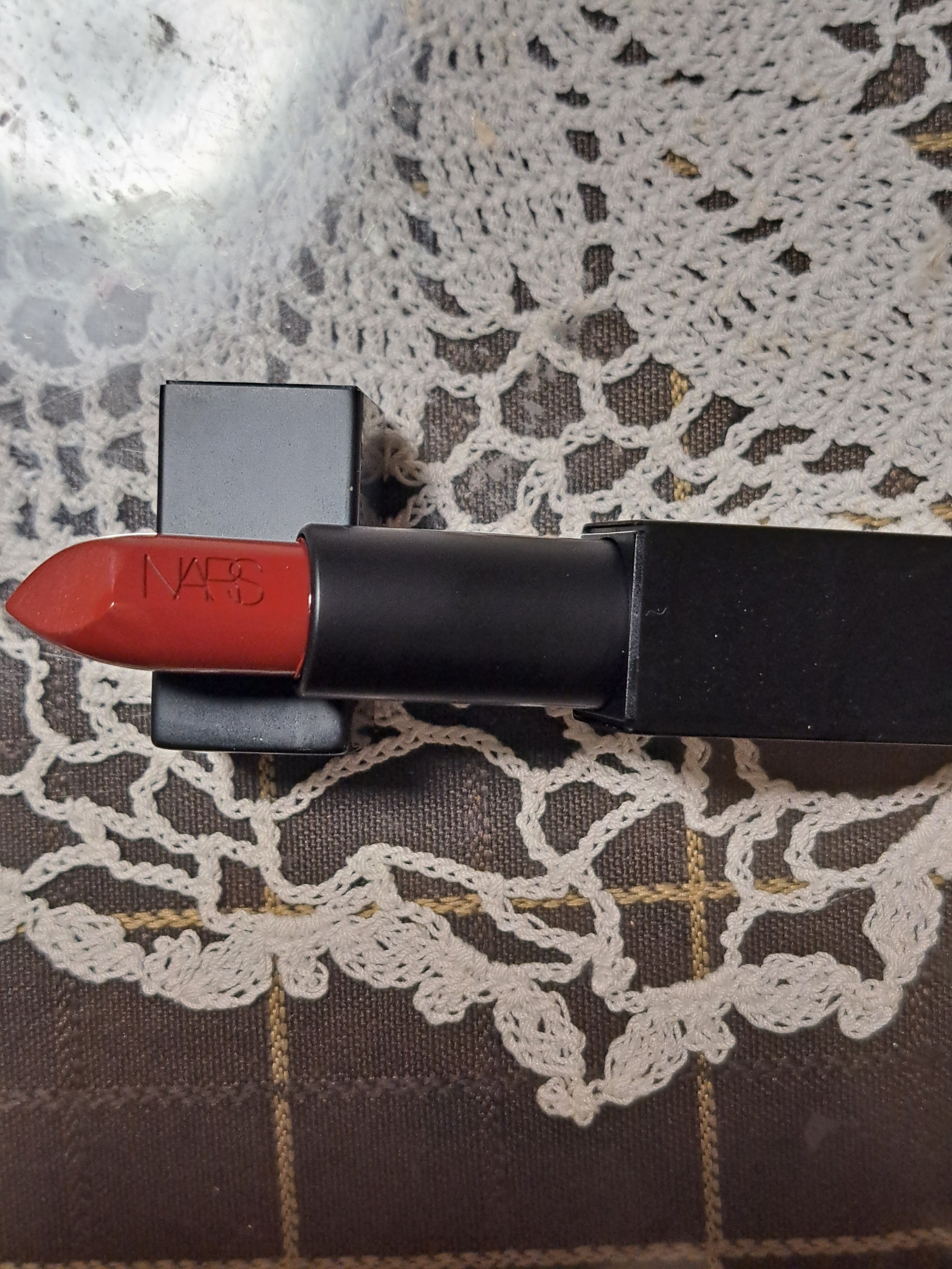 NARS オーデイシャスリップスティックのクチコミ「購入品

NARSオーデイシャスリップスティック9494購入しました。

ベルベットのような、.....」（2枚目）