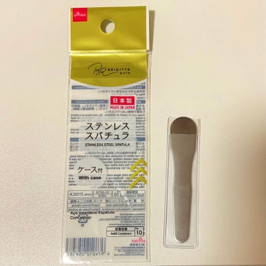 無印良品にそっくり？！なスパチュラをダイソーで発見したので購入しました！

もちろん100円なので、無印の半額以下！
大きさも無印と同じ約8.5cmでケース付です！