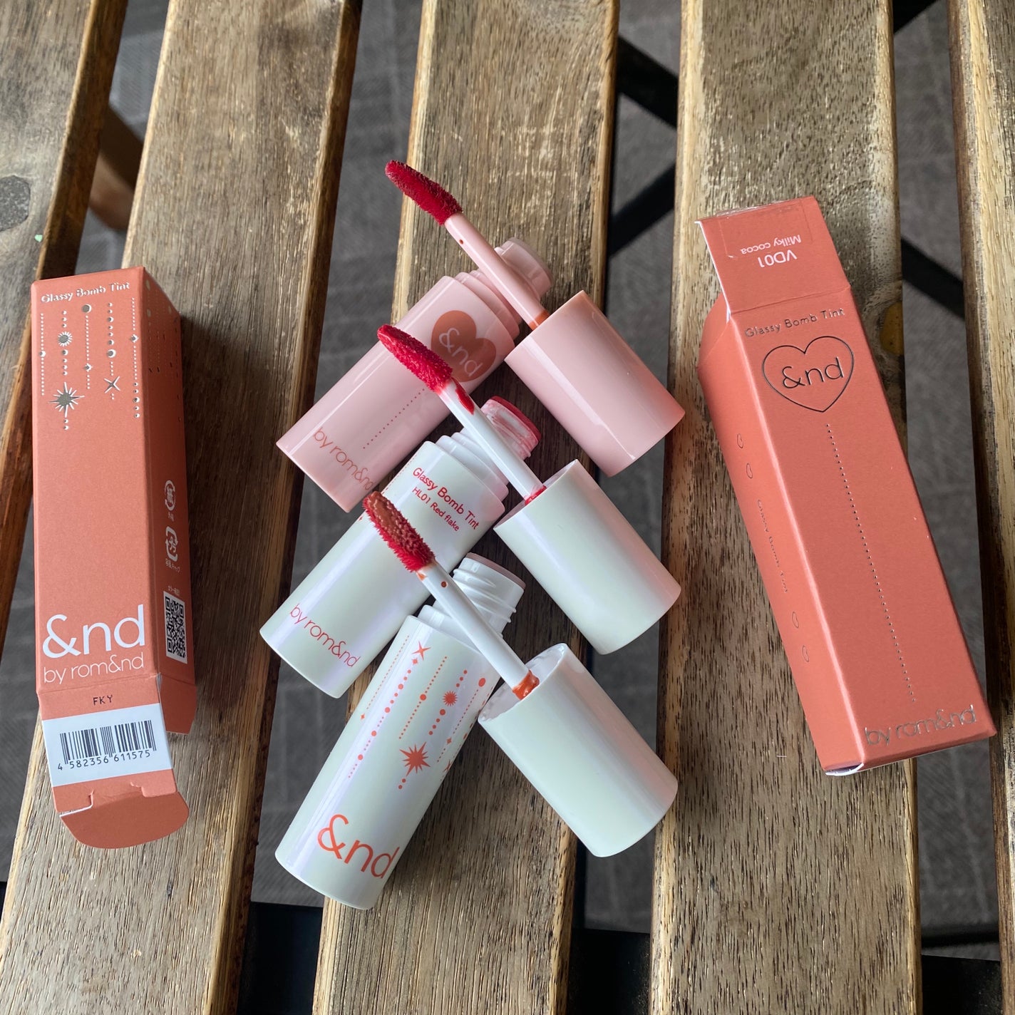 アンドバイロムアンド グラッシーボムティント/&nd by rom&nd/リップティントを使ったクチコミ(1枚目)