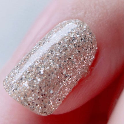 りお【美容好き元会社員】 on LIPS 「除光液の独特な匂いもポリッシュを丁寧に塗る緊張感も乾いたかどう..」(4枚目)