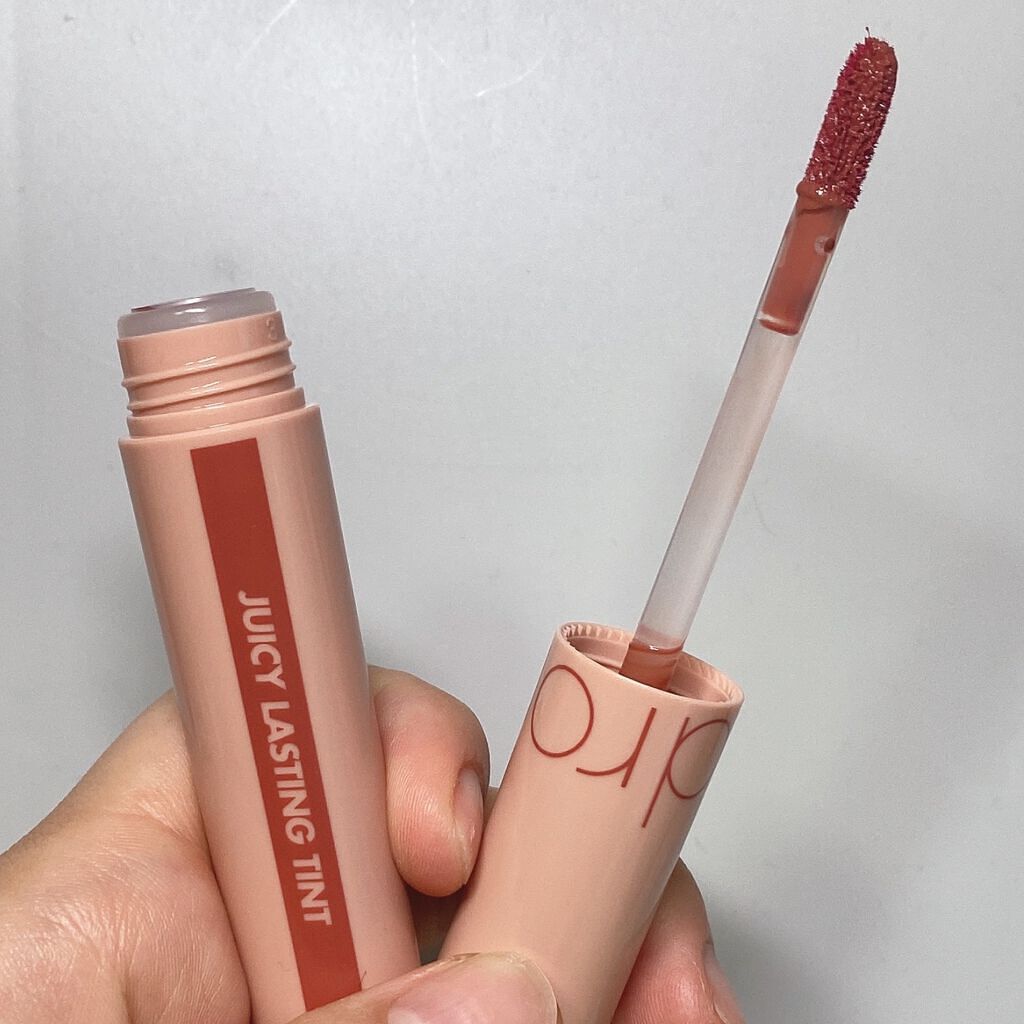 ジューシーラスティングティント/rom&nd/リップティントを使ったクチコミ（2枚目）