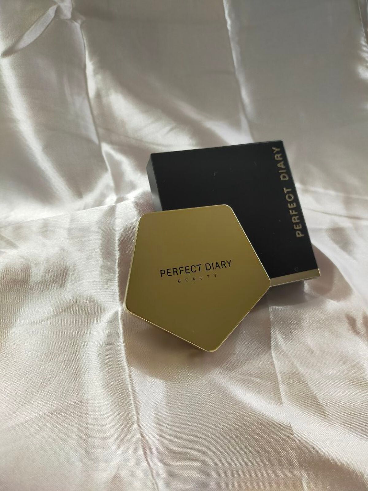 スターダストダイヤモンドハイライトパウダー/PERFECT DIARY/パウダーハイライトを使ったクチコミ(2枚目)