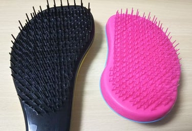 タンクルティーザー
ダイソー 立体ヘアブラシ

話題のブラシがダイソーで売っていたので買ってみました。
ダイソーの方はコーム部分がかなり固く、とかしたときに頭皮がちょっと痛いです。髪はきれいにほどけるの