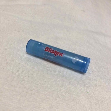Blistex sensitive 

ブリステックスのリップクリームです！
無香料・無着色で、ワセリンやシアバターなどのわずか5つの成分で作られています。
なので、安心して唇に塗ることができます！


