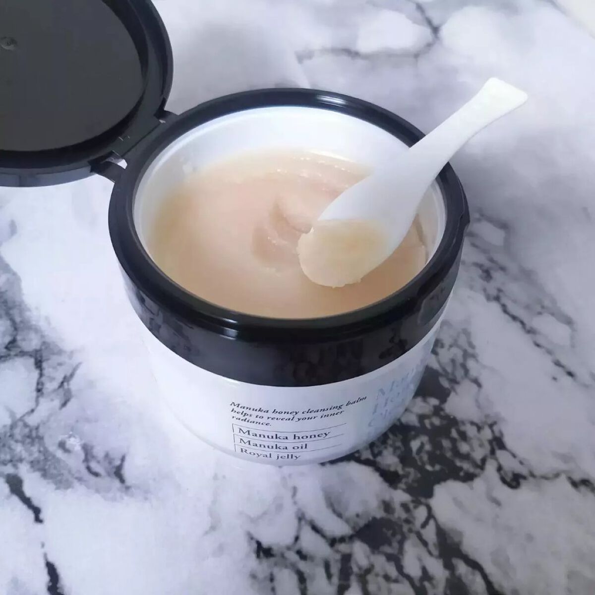 Hitomi on LIPS 「マヌカハニーの力でメイクもスッキリ🍯🐝⋆゜..山田養蜂場マヌカ..」(2枚目)