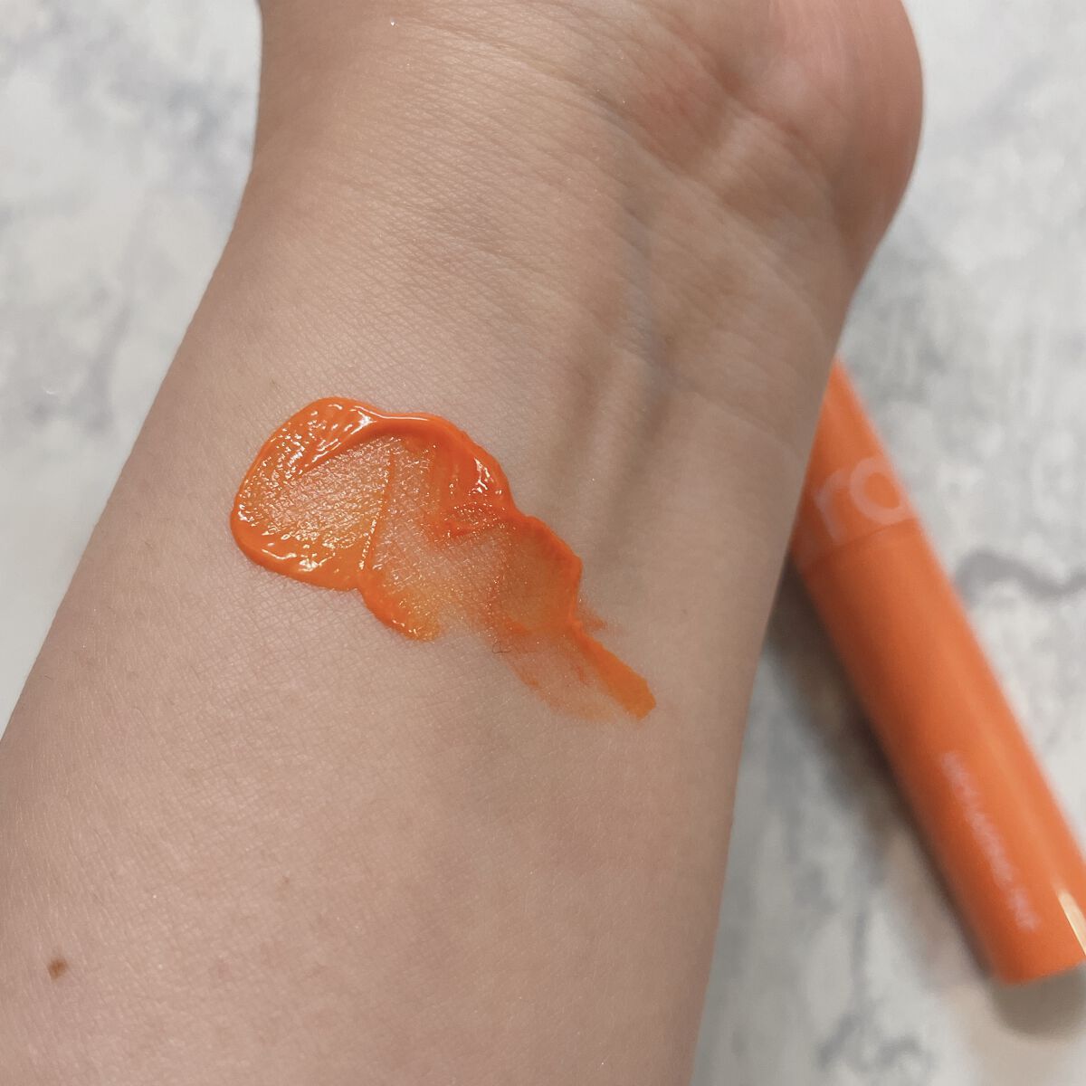 ジューシーラスティングティント/rom&nd/リップティントを使ったクチコミ（3枚目）