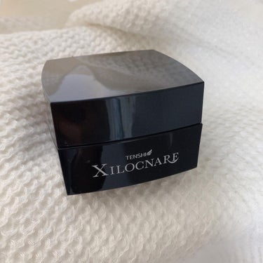 ·

XILOCNARE(シロクナーレ)
内容量 ¦ 50g
価格 ¦ 3500円

蓋を開けると内蓋にスパチュラが付いてるから
衛生的で安心して使えます‪ෆ ̖́-‬

名前は《 シロクナーレ 》なの