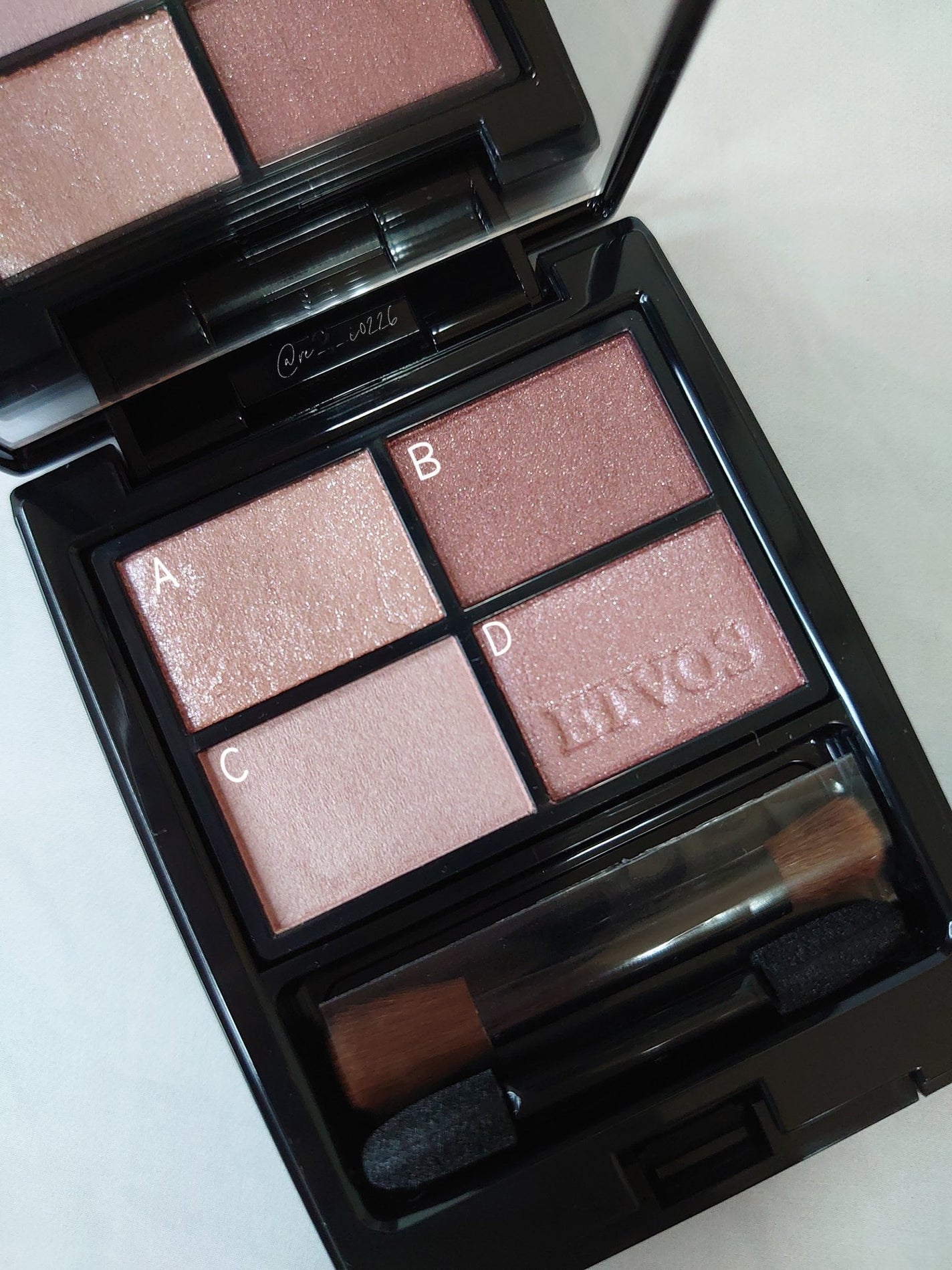 ミネラルクラッシィシャドー/エトヴォス/アイシャドウパレットを使ったクチコミ(3枚目)