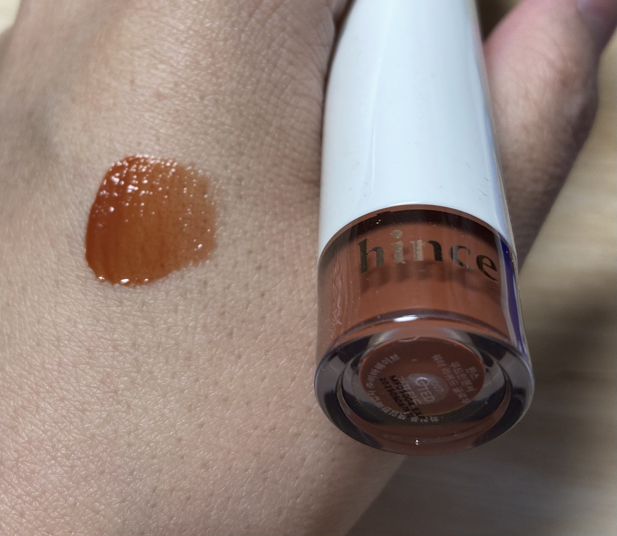 ムードインハンサーウォーターリキッドグロウ W007 ギフティッド/hince/口紅を使ったクチコミ（2枚目）