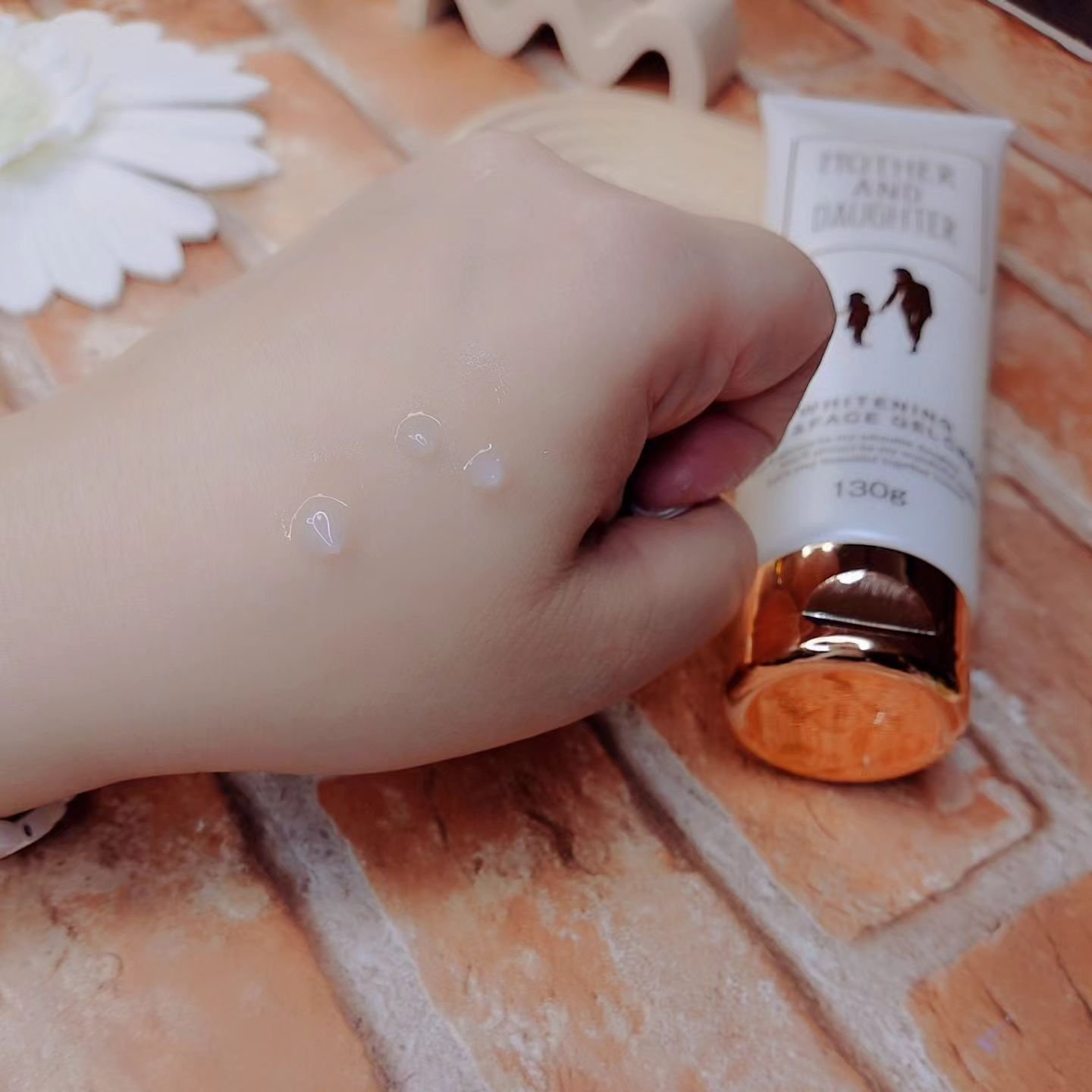 ホワイトニング ボディ&フェイスジェルクリーム【医薬部外品】/Mother&Daughter/フェイスクリームを使ったクチコミ（2枚目）