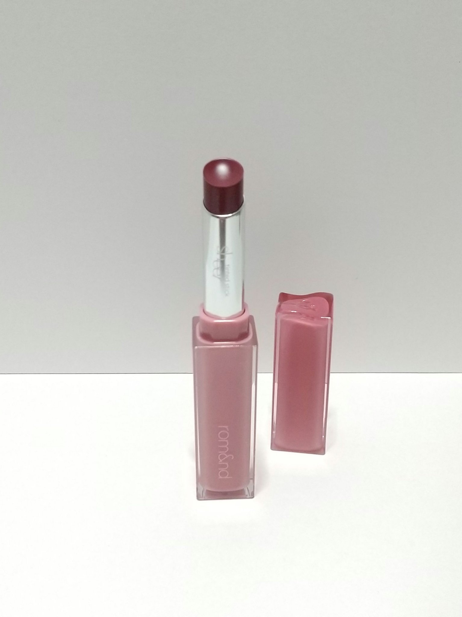 シアーティンテッドスティック 06 インバイナリー(IN VINERY)/rom&nd/口紅を使ったクチコミ（2枚目）