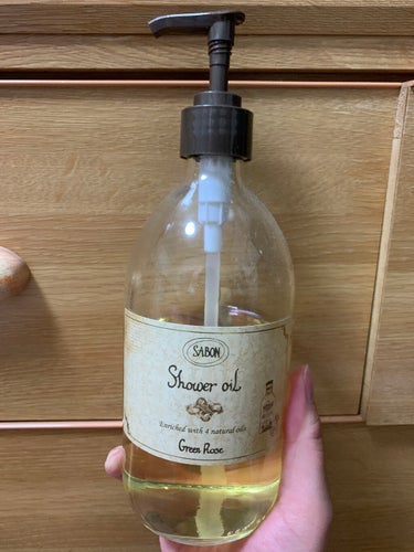 SABON　
シャワーオイル　グリーン・ローズ500ml

SABONの店舗で購入

とろみのある液体
バラ！！って感じじゃなくて、つぼみのバラって感じ
表現できないけどきつくなくていい匂い
泡立ちがい