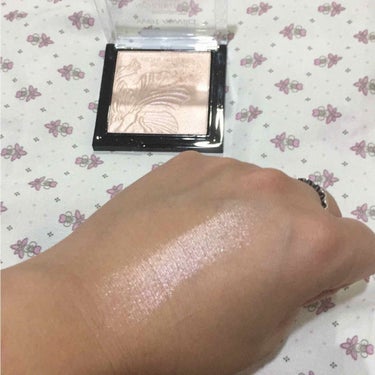 MegaGlo Highlighting Powder/wet 'n' wild/パウダーハイライトを使ったクチコミ（3枚目）