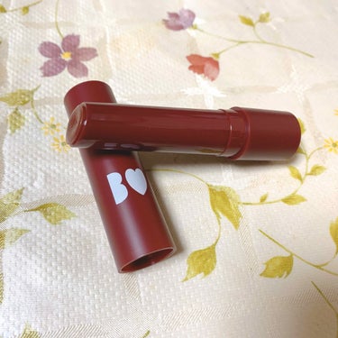 BIDOL 
つやぷるリップ 07束縛RED
￥1540


大人気なアカリップの秋の新色、束縛REDを買って試してみました！
透け感のある深みボルドーカラーで、大人っぽい唇にしてくれます。私はこの透け