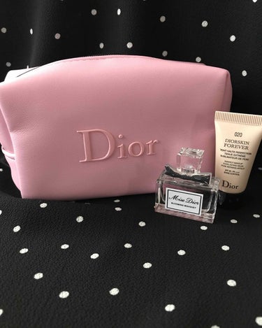 Dior
ポーチ&ミニコスメ

8000円以上の買い物をすると+800円で購入できるポーチ、ミニ香水、ミニファンデ♡


LIPS利用者さんの投稿を見て欲しくてつい買いに行っちゃいました...散財バンザ