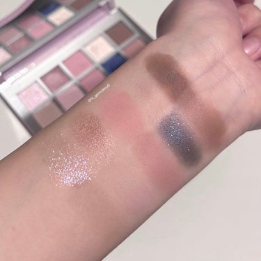 hince ニューデップスアイシャドウパレットのクチコミ「日本限定色、夜桜パレット🌃🌸

hince / NEW DEPTH EYESHADOW PAL.....」（2枚目）