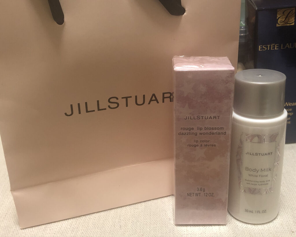 ルージュ リップブロッサム ダズリングワンダーランド 303 clematis cassis/JILL STUART/口紅を使ったクチコミ（1枚目）