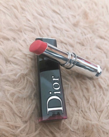 
また、リップを紹介します！！

Dior アディクト　ラッカー　スティック　677

これも、先程紹介したシャネルと一緒でもらいもんなんですが、、

シャネルのリップよりもDiorのリップの色の方が濃