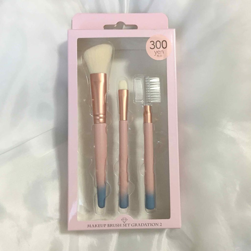 とまと on LIPS 「こちらのメイクブラシなんと300円✨肝心なお店の名前を忘れてし..」(1枚目)