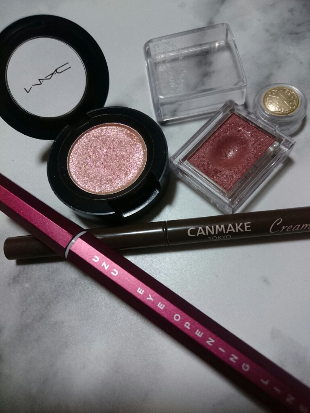 ダズルシャドウ/M・A・C/単色アイシャドウを使ったクチコミ（1枚目）