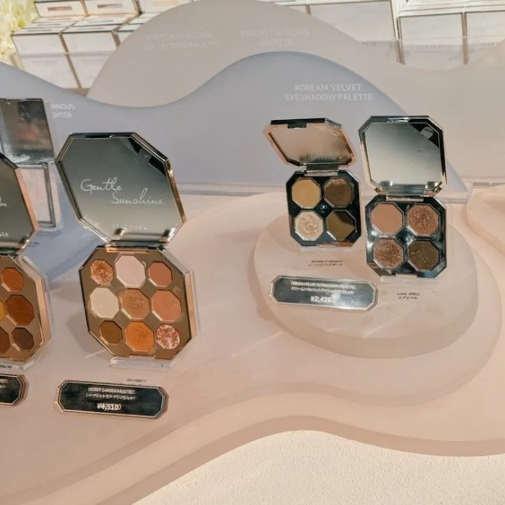 パラダイスオーロラシャインリップトリートメント/DEAR DAHLIA/リップグロスを使ったクチコミ(2枚目)