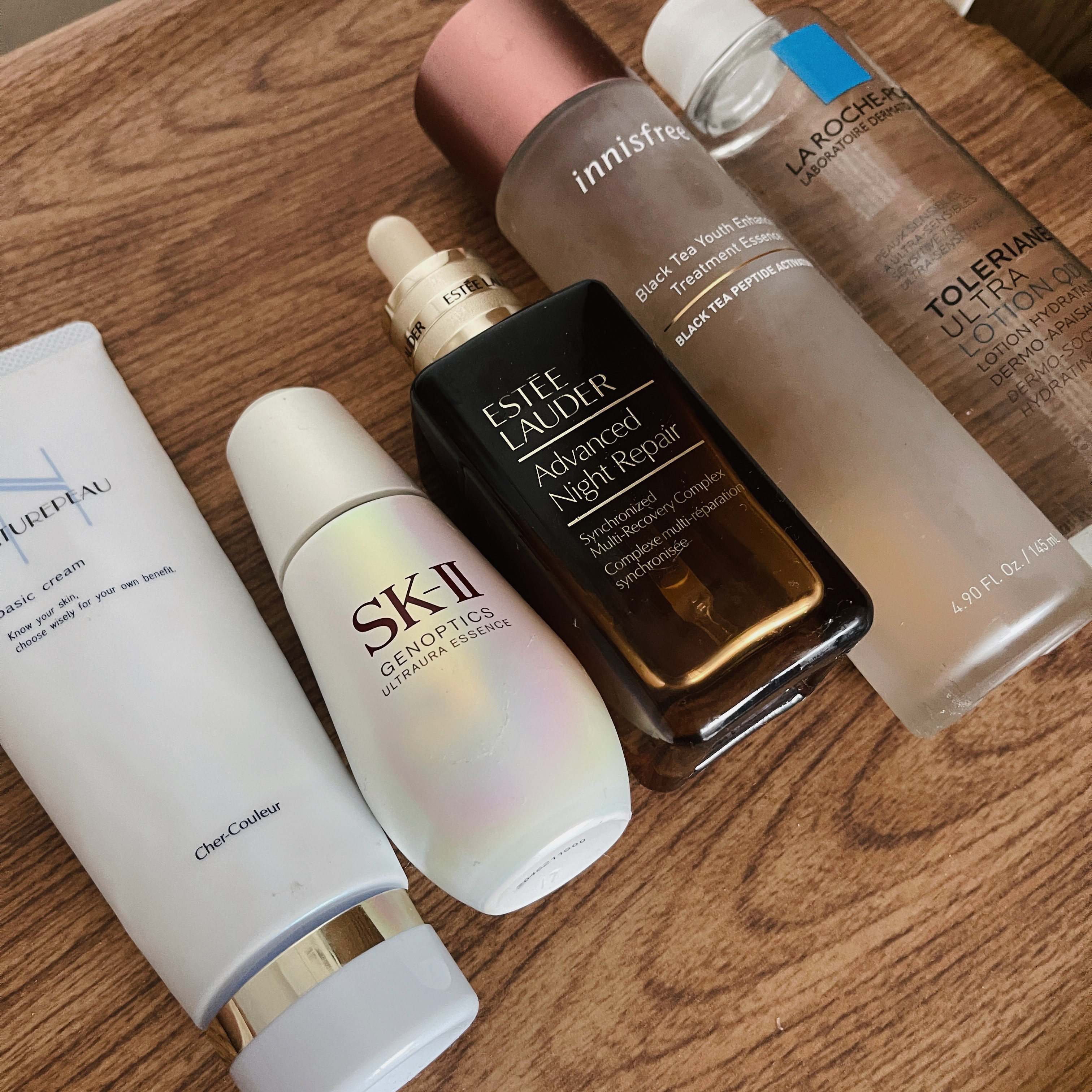 \最近の使い切りスキンケア/左から
①ナチュレポウ ベーシッククリーム クレンジング 
大昔肌荒れ時代に洗顔がとても肌にあったのでそれを思い出して乗り換えてみた。とても良い。濃いアイメイクはリムーバー使って落としますが普段のナチュラルメイク