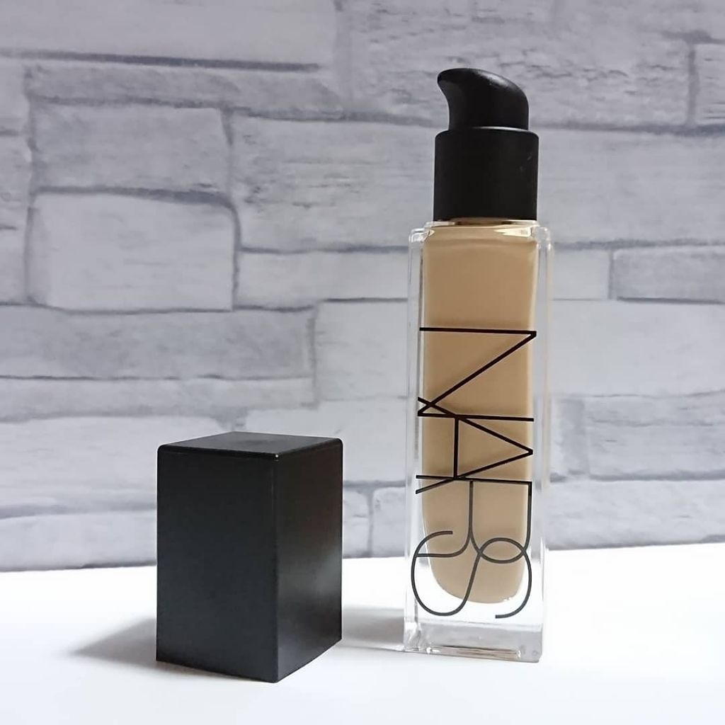 NARS ナチュラルラディアント ロングウェアファンデーションのクチコミ「モニターでお試しさせて頂きました。
少量でも滑らかで伸びがよくフィット感の良いリキッドファンデ.....」（1枚目）