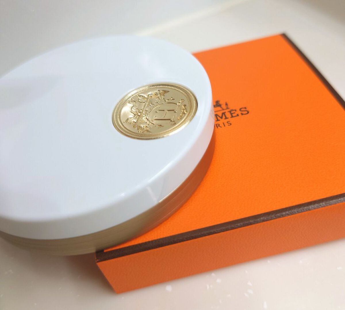 プードル オルフェーヴル フェイス&アイ イルミネイティングパウダー/エルメス/プレストパウダーを使ったクチコミ(5枚目)