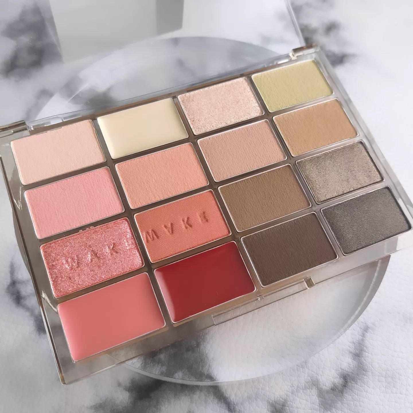 ソフトブラーリングアイパレット/wakemake/アイシャドウパレットを使ったクチコミ（3枚目）