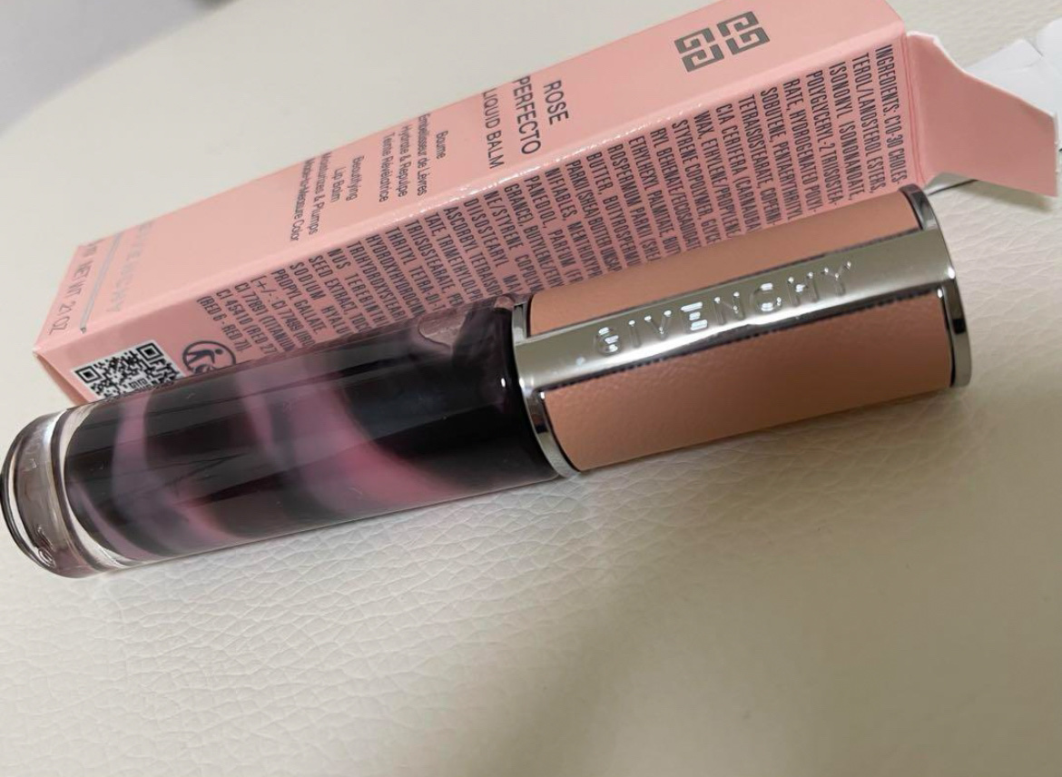 ローズ・パーフェクト・リキッド No.011 ブラック･ピンク（新）/GIVENCHY/口紅を使ったクチコミ（1枚目）