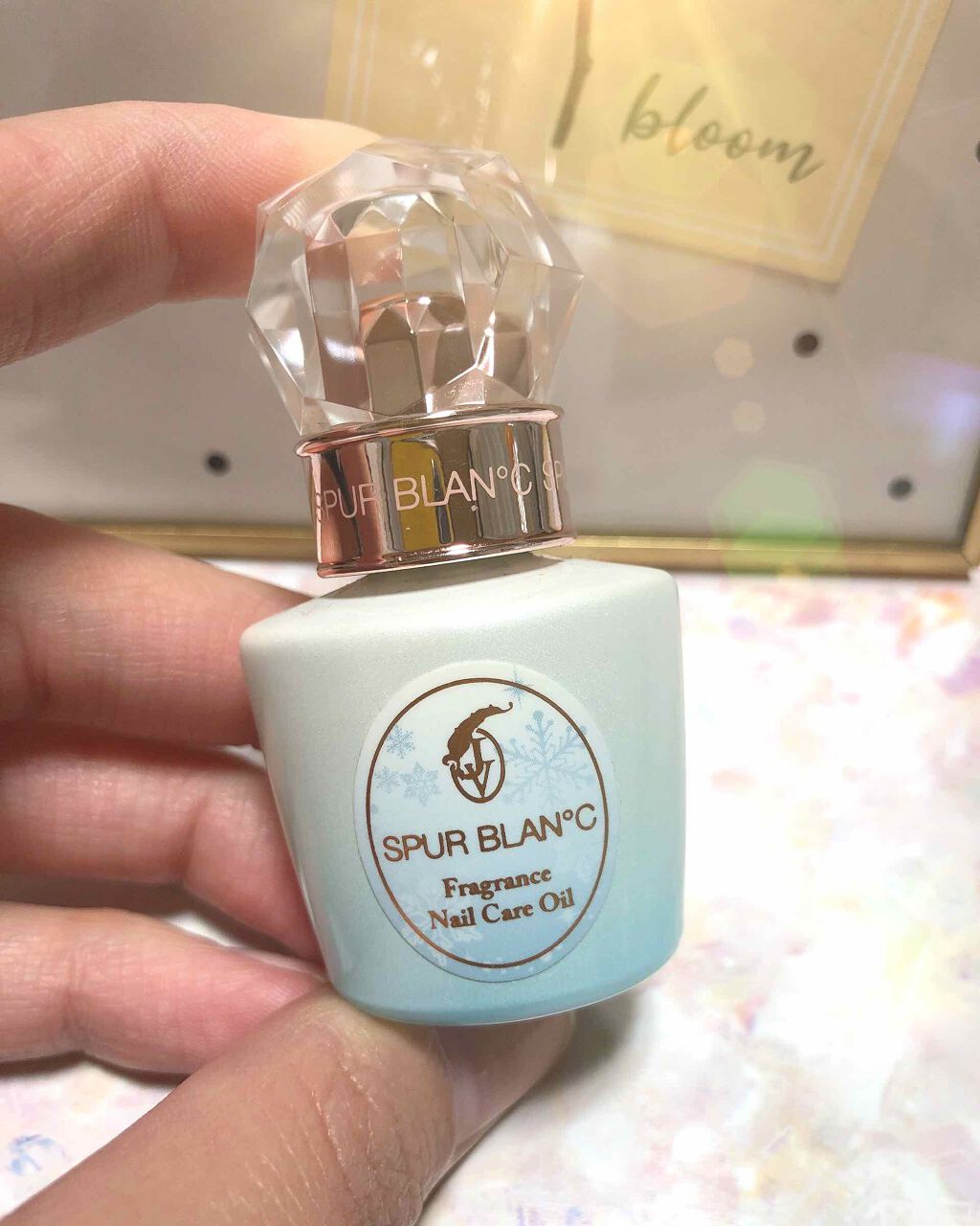 今日ご紹介するのは、、、
ネイルオイルです｡・:＋°
❄｢SPUR  BLAN℃｣❄

結構爽やかな香りです*°(フルーティフローラル)
コロコロタイプのネイルオイルが苦手な方はこちらは、ベタつかないし、筆タイプなのでささっと使えるのでおす