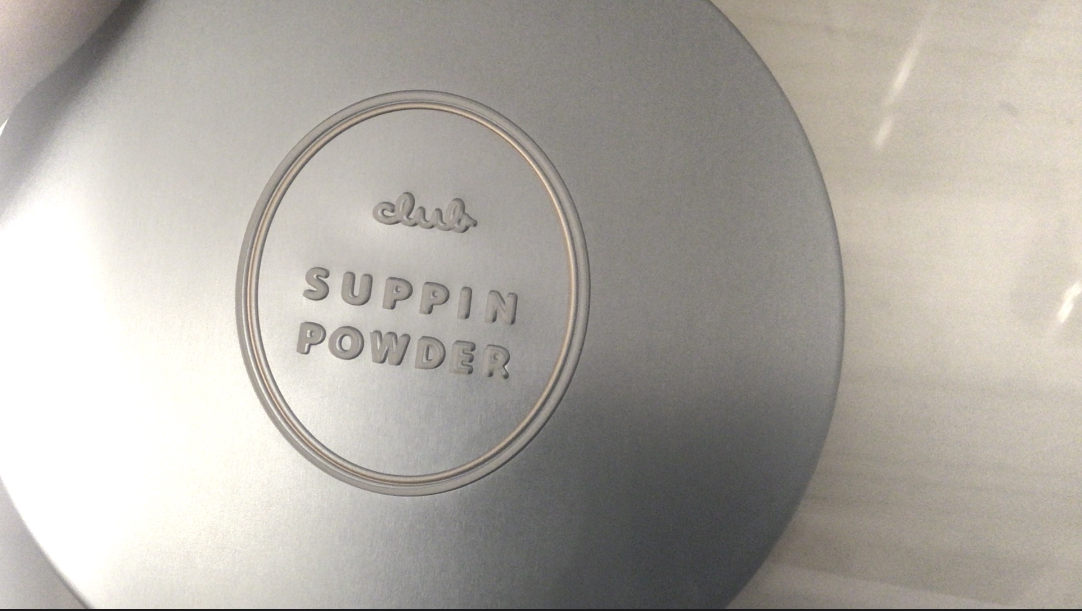 すっぴん ホワイトニングパウダーA/クラブ/プレストパウダーを使ったクチコミ（2枚目）