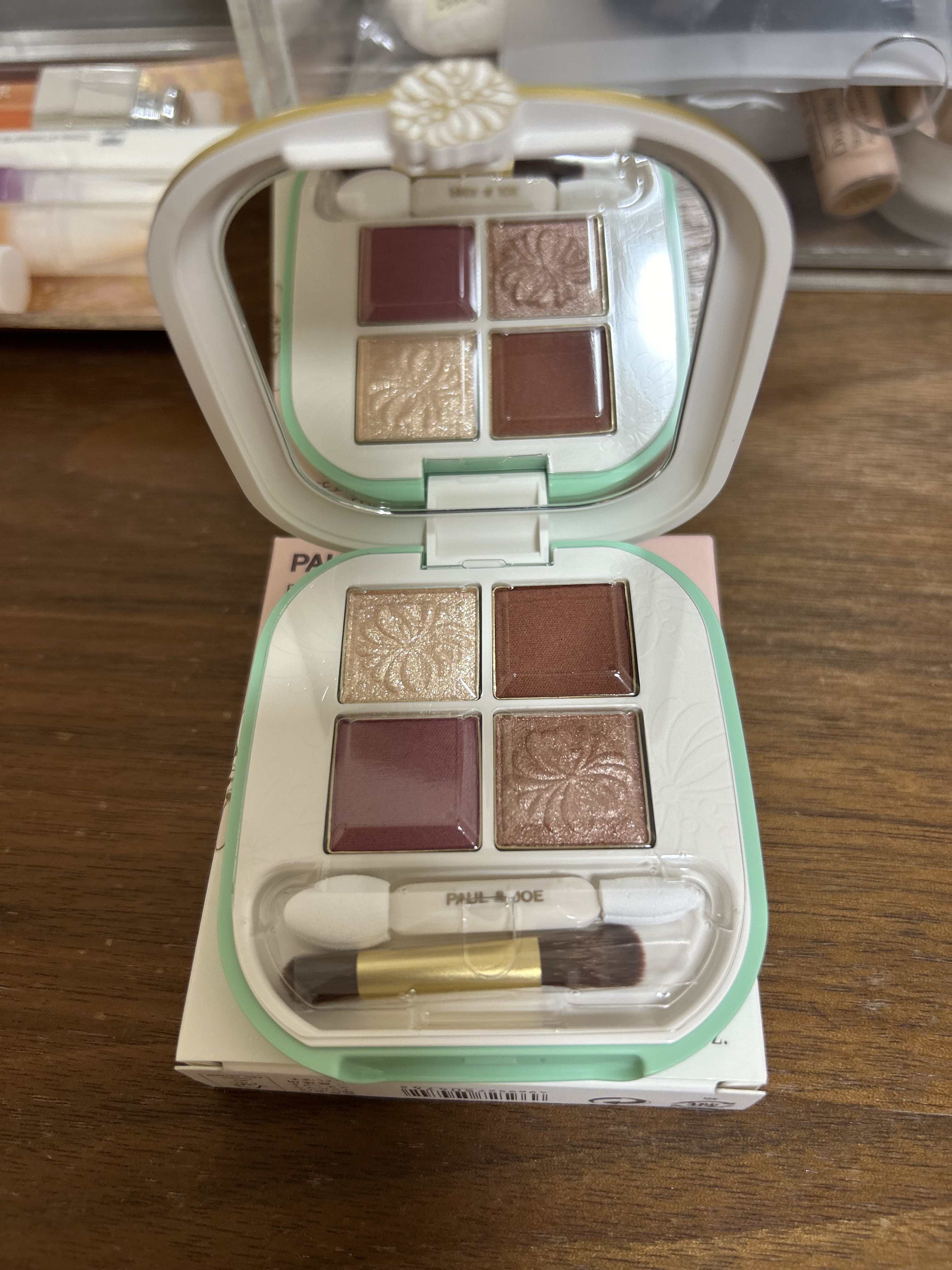 ポール ＆ ジョー アイデザイン パレット 01 カフェテラス/PAUL & JOE BEAUTE/アイシャドウパレットを使ったクチコミ（2枚目）