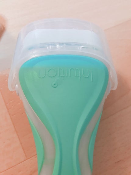 イントゥイション 敏感肌用 ホルダー (刃付き)+替刃1コ/イントゥイション/シェーバーを使ったクチコミ(3枚目)