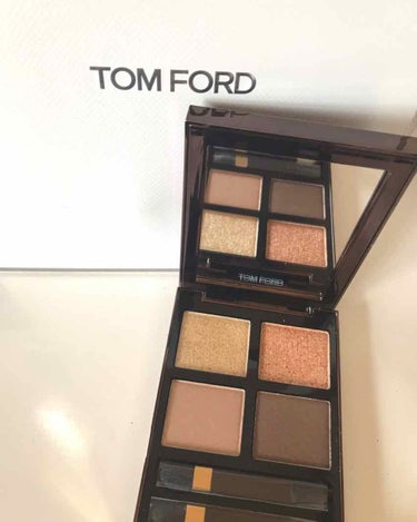 
📌TomFord Beauty アイカラークォード 01 ゴールデンミンク

シンプルなブラウンメイクを格上げしてくれるアイシャドウパレットです❤️❤️

かなりパレットが分厚くてゴツいですが、高級感