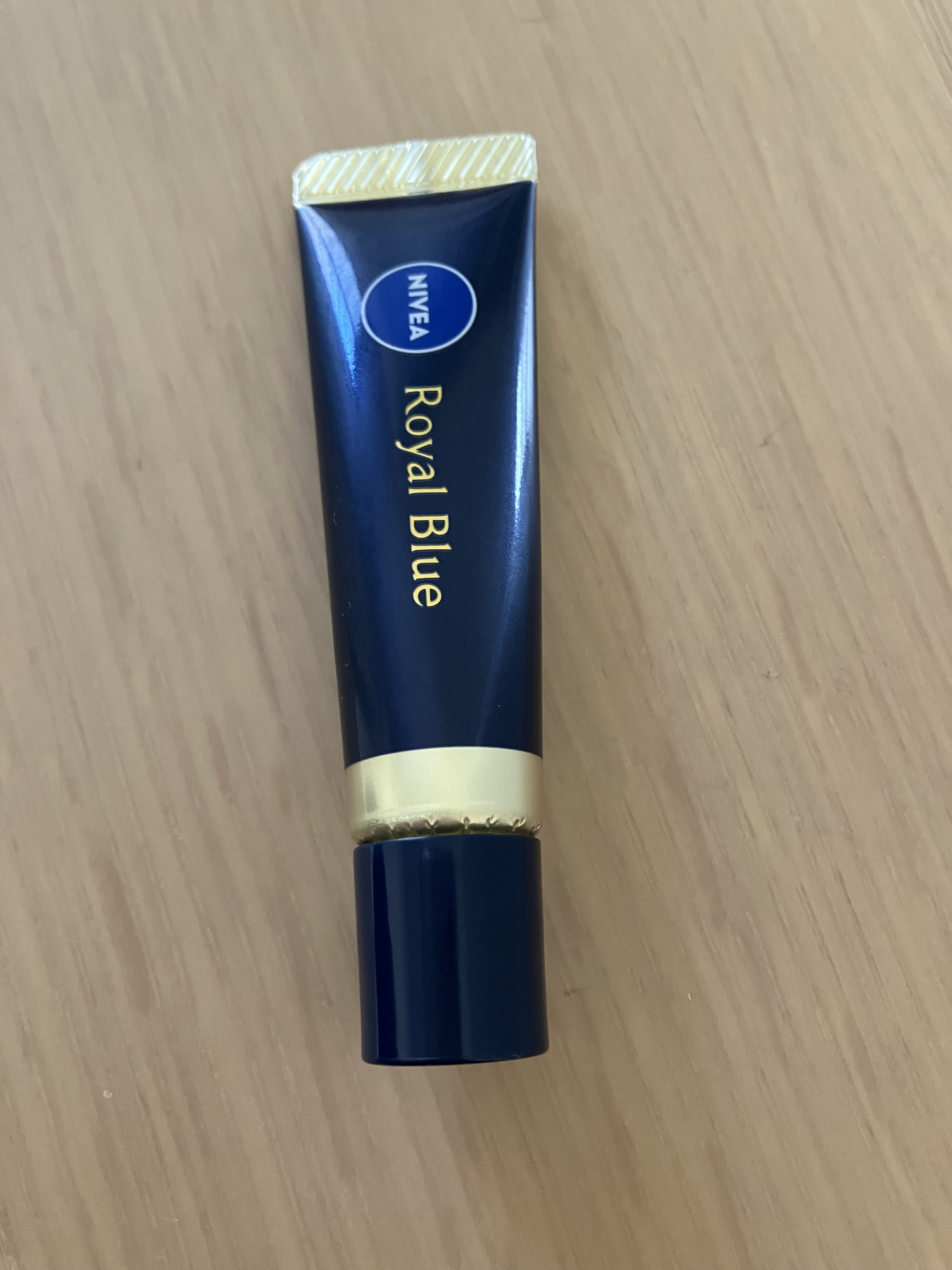 ニベア　ロイヤルブルーリップ　濃密美容ケア/ニベア/リップ美容液を使ったクチコミ（2枚目）