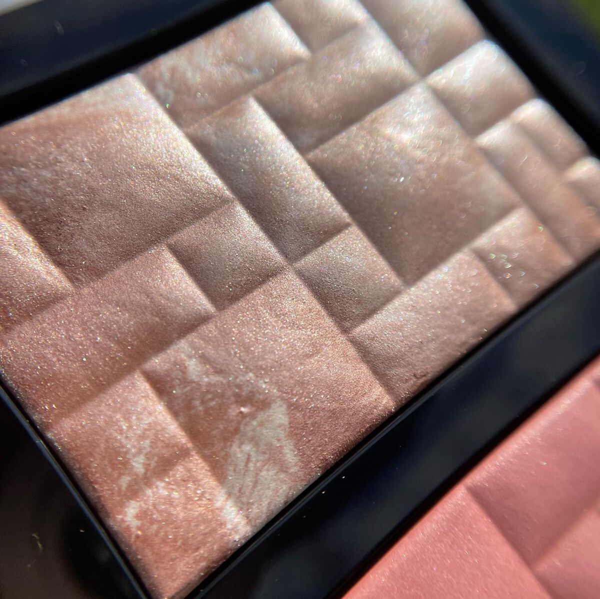 ハイライティング パウダー デュオ(LOVES RADIANCE COLLECTION) L02 ピンクグロウ/BOBBI BROWN/パウダーハイライトを使ったクチコミ（3枚目）